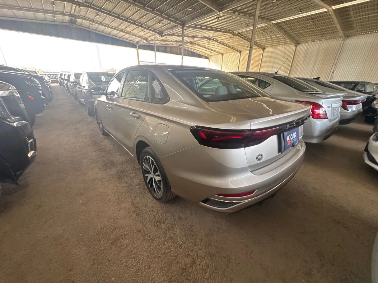 Car image 5