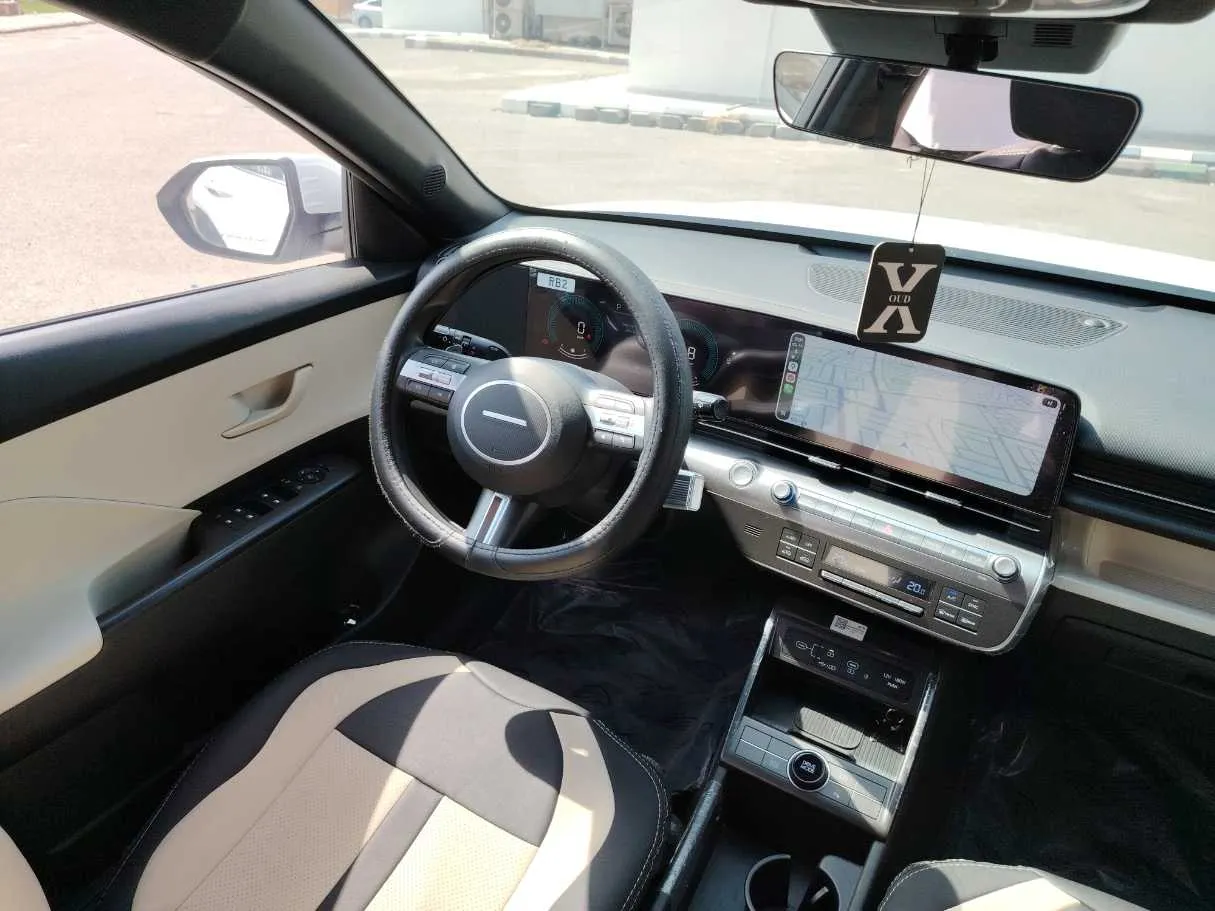 Car image 17