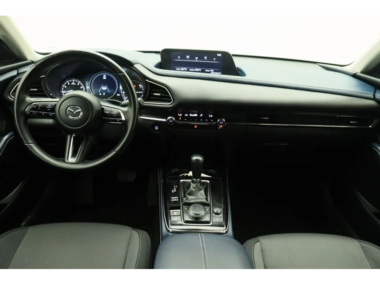 Car image 14