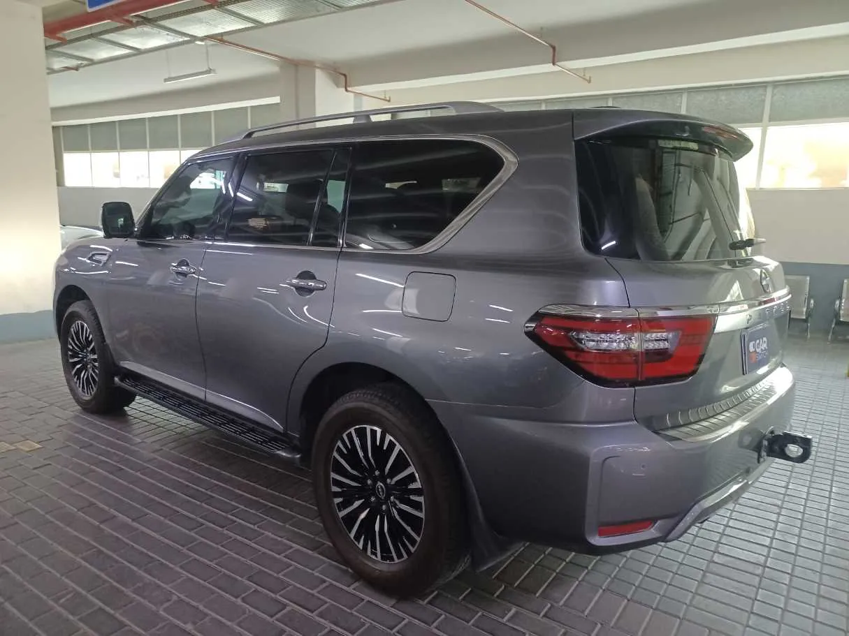 Car image 7
