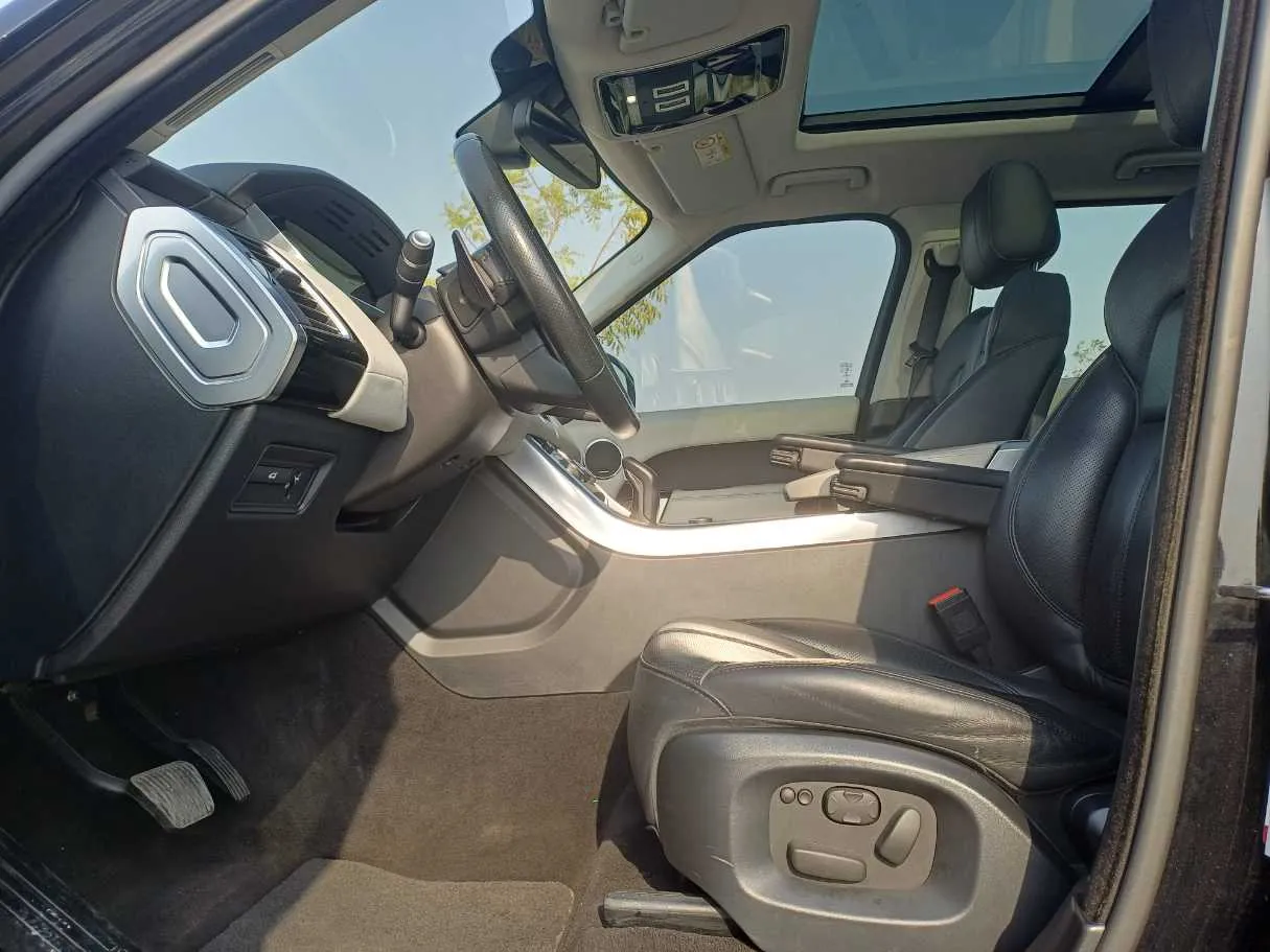 Car image 12