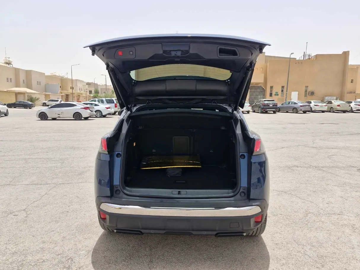 Car image 21