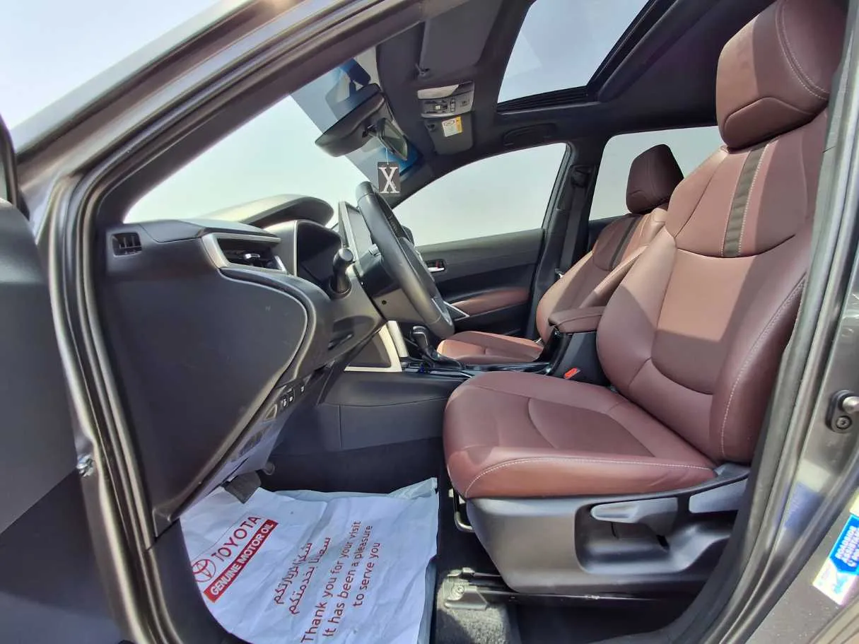 Car image 12