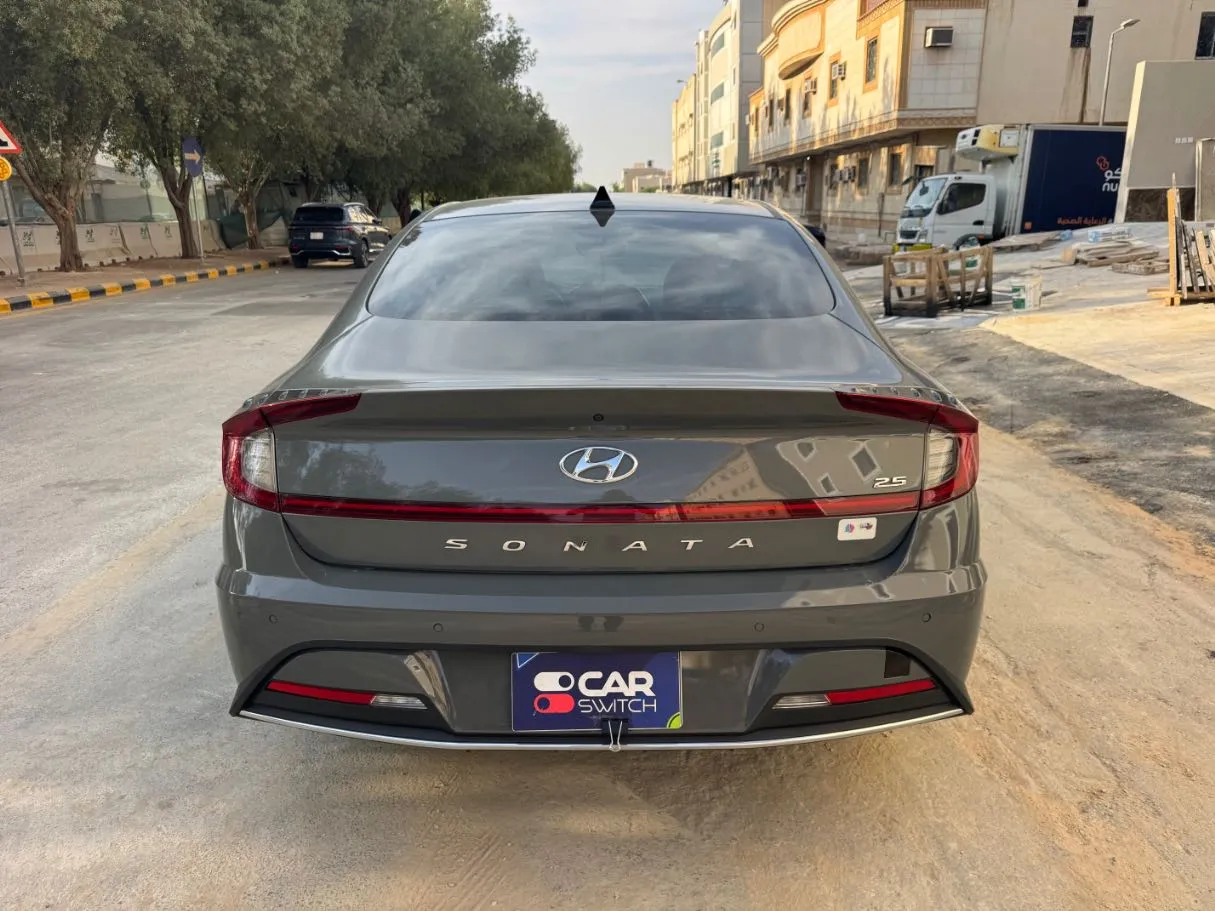 Car image 6