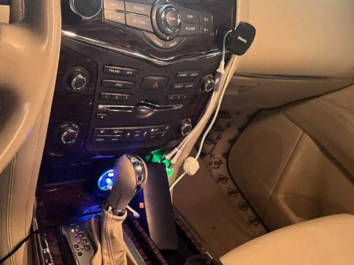 Car image 15