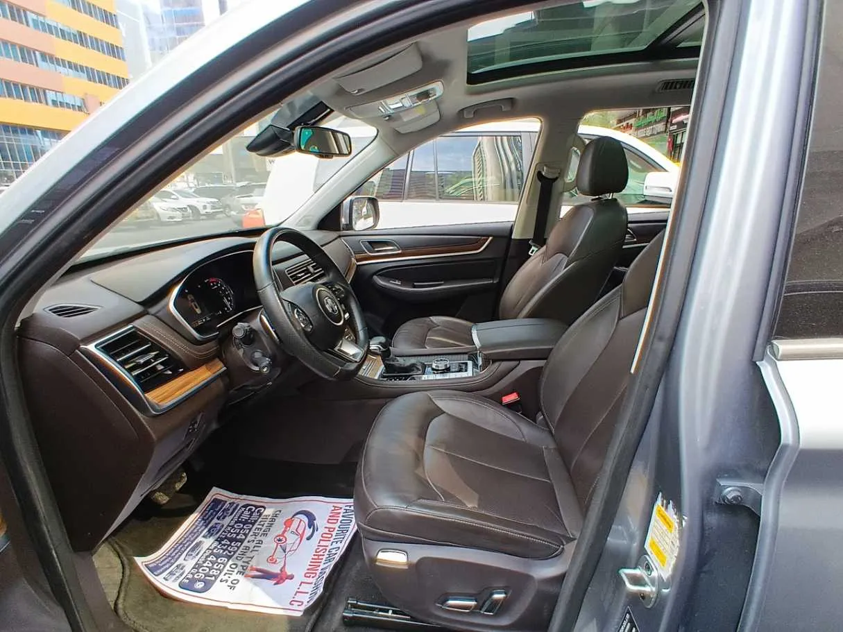Car image 12