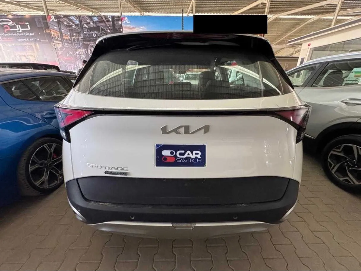 Car image 5