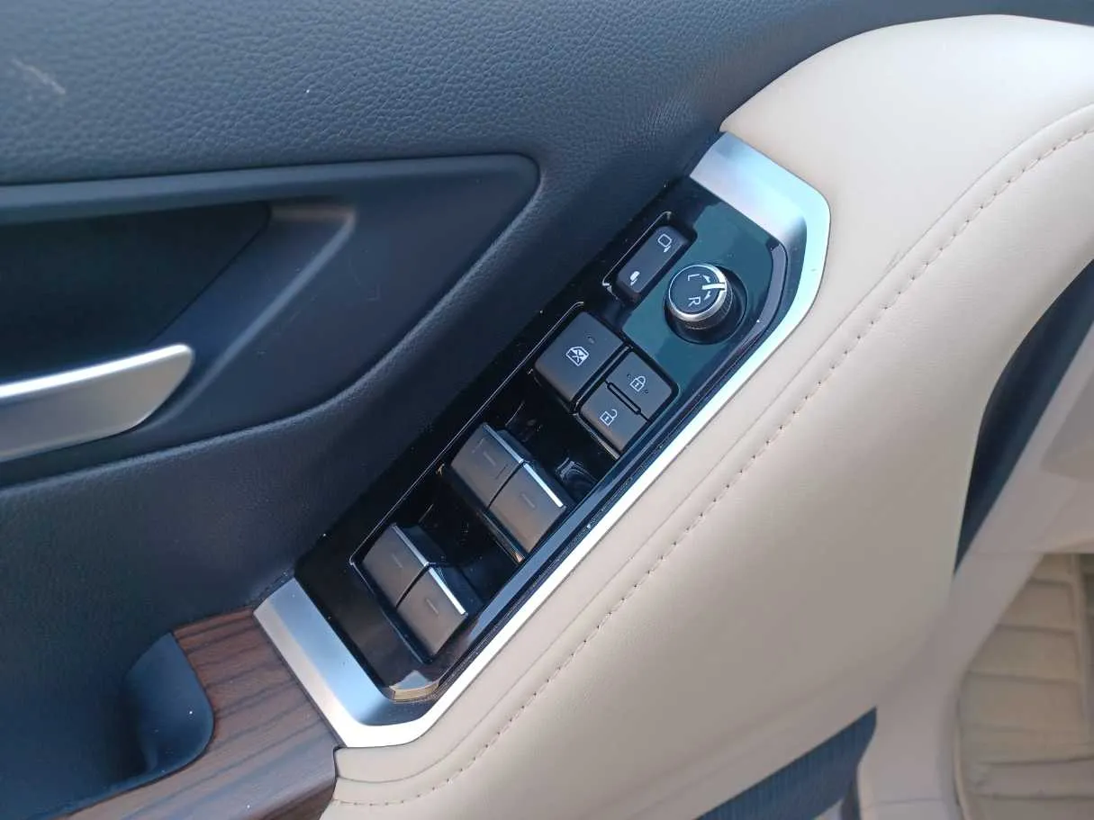 Car image 22