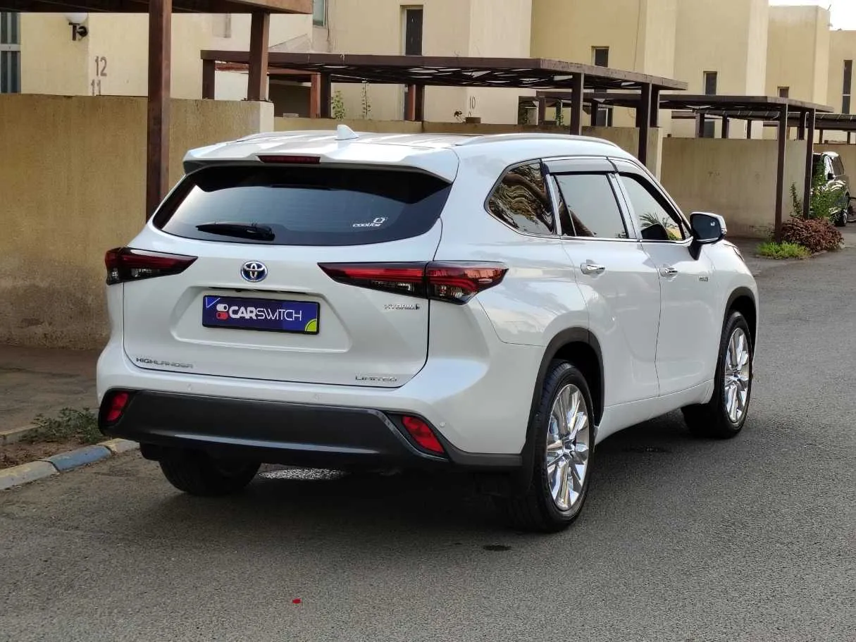 Car image 5