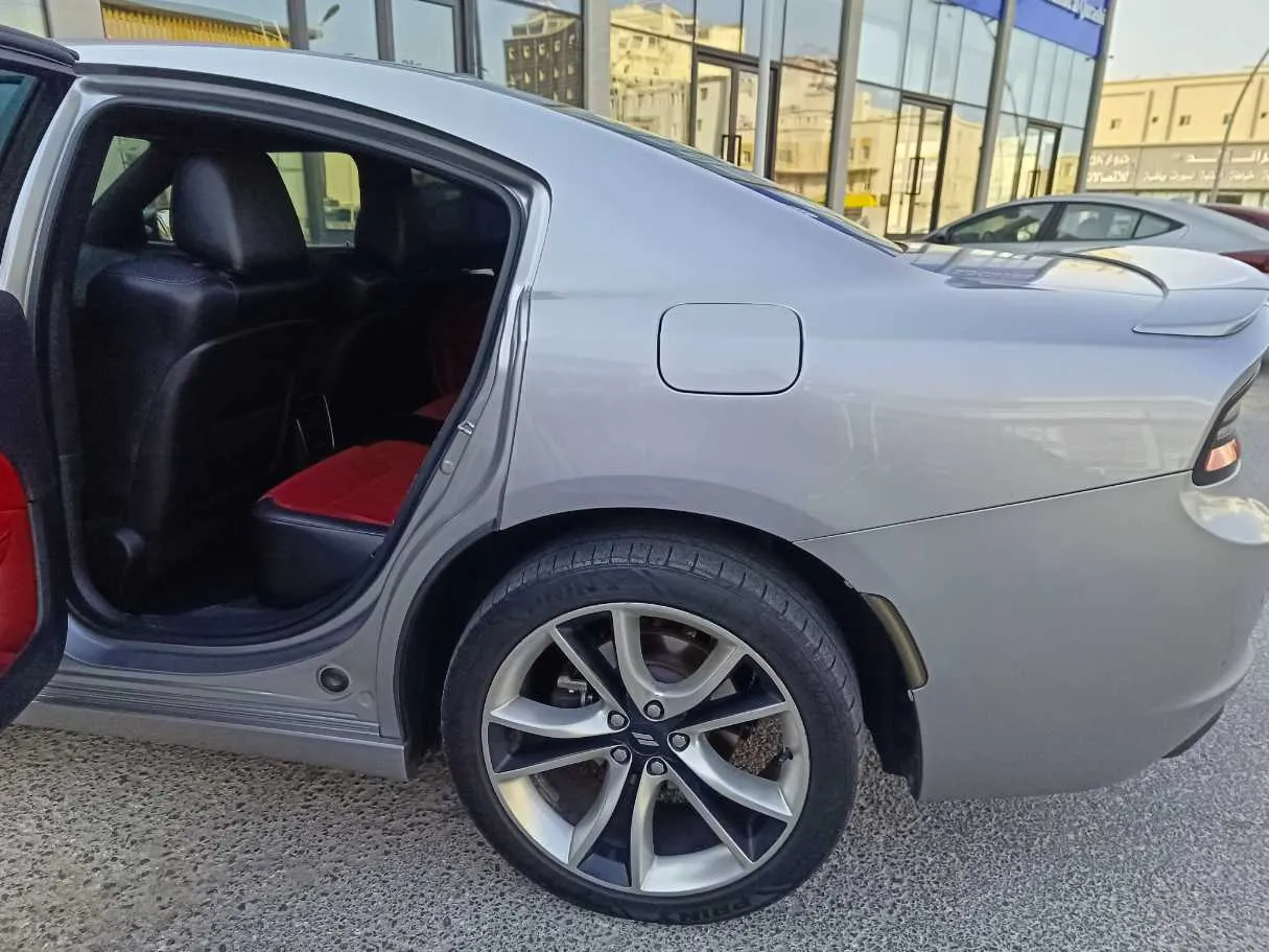 Car image 17