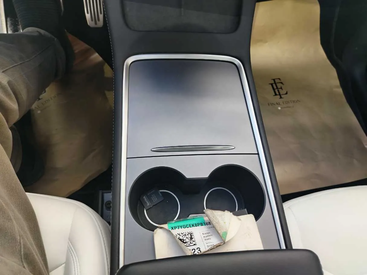 Car image 23