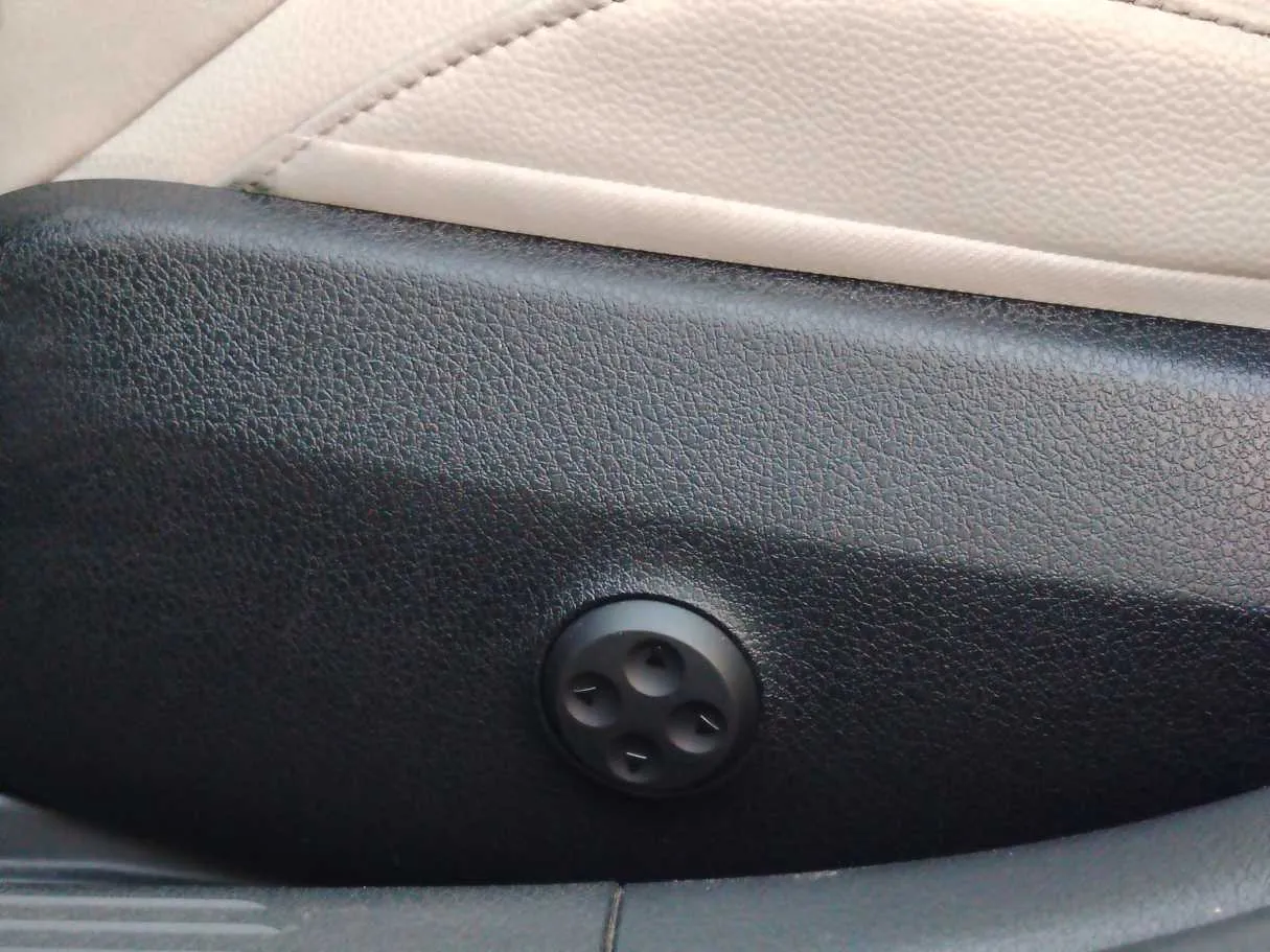 Car image 28