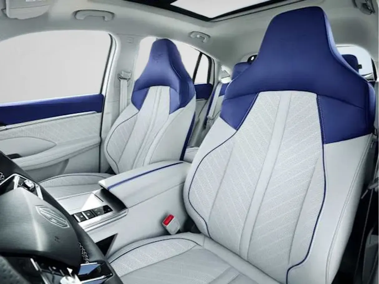 Car image 8