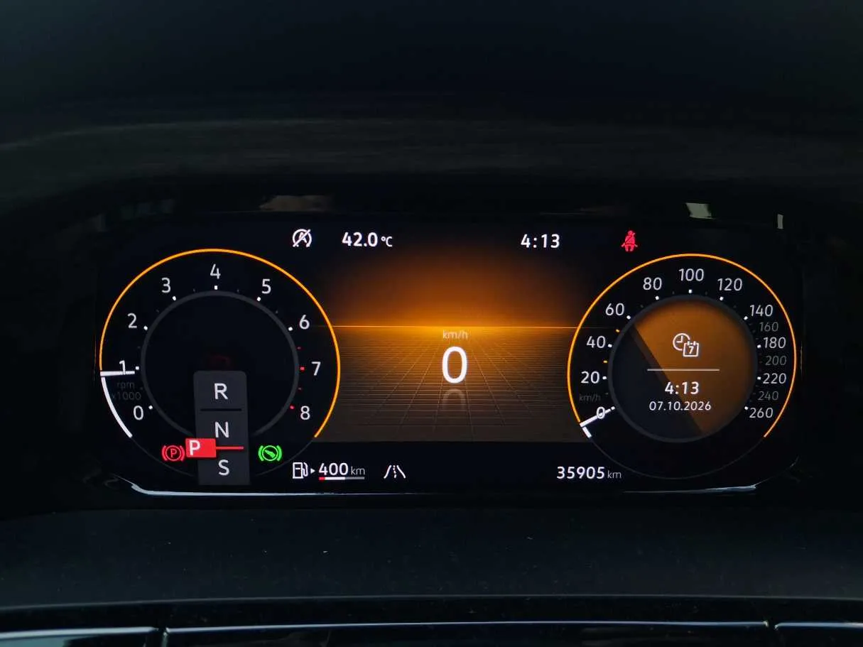Car image 17