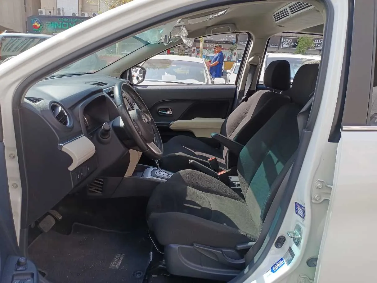 Car image 12