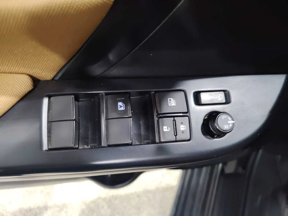Car image 27