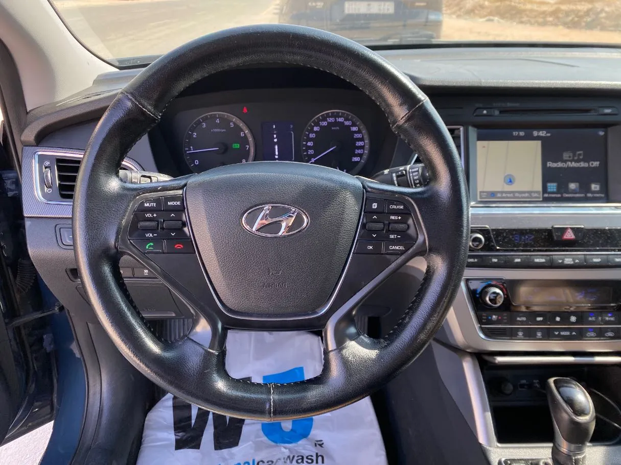 Car image 17