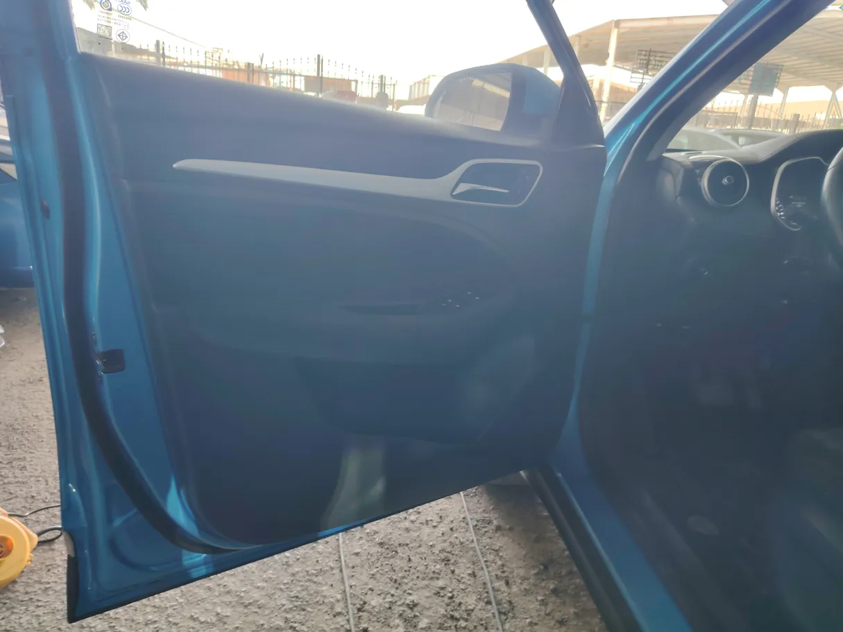 Car image 11