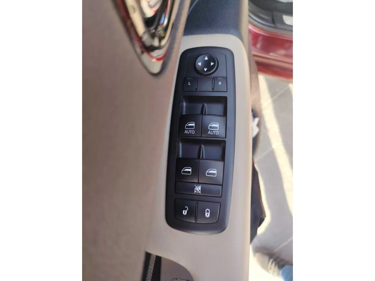 Car image 28