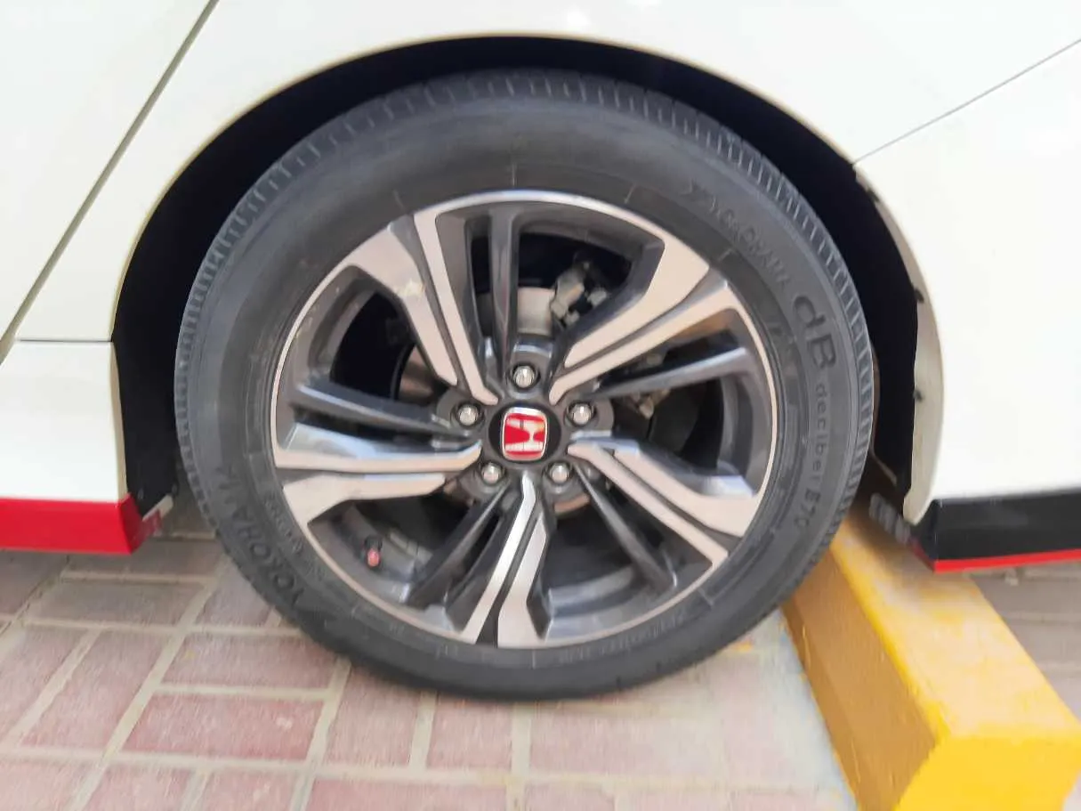 Car image 7