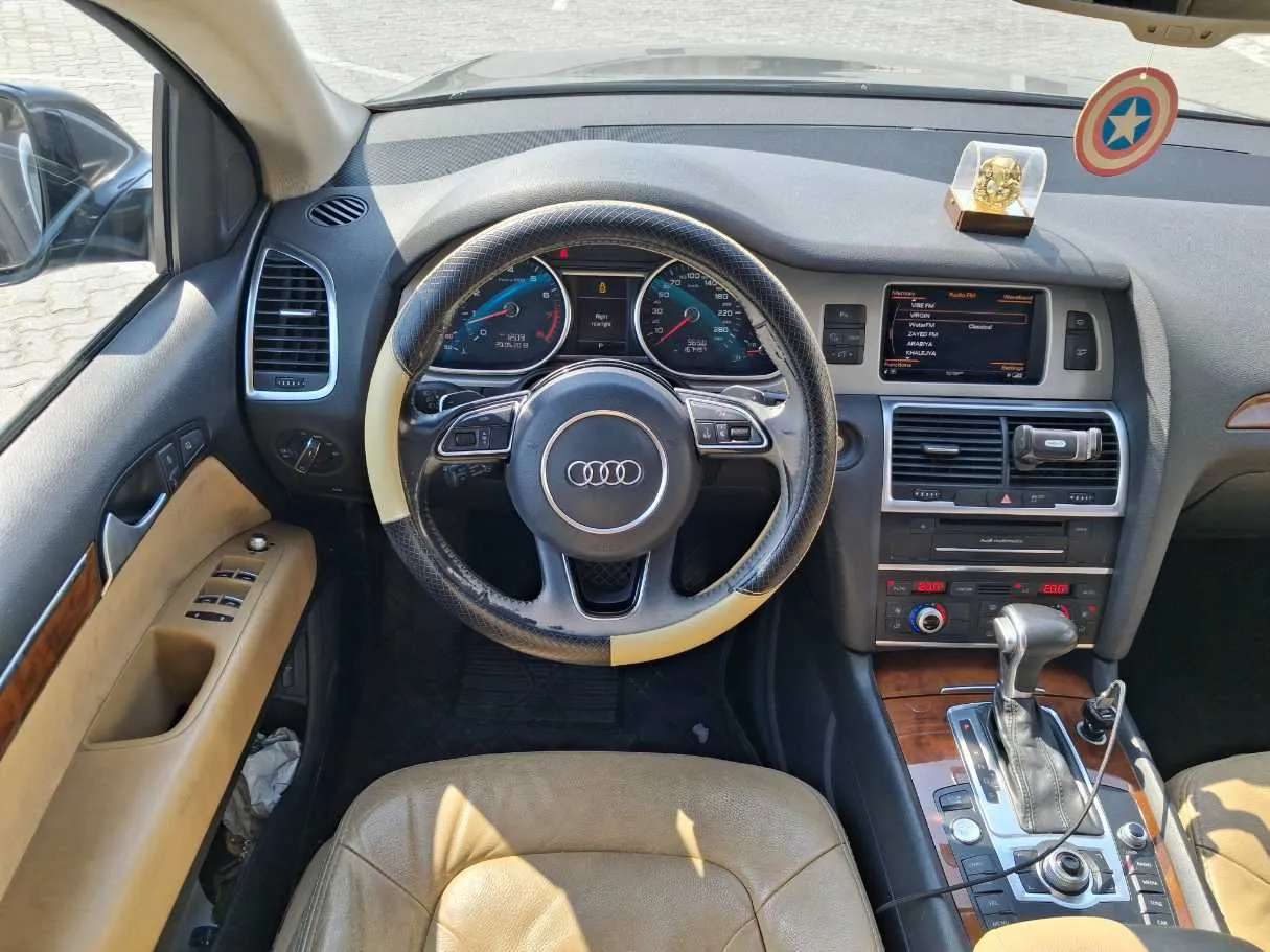 Car image 14