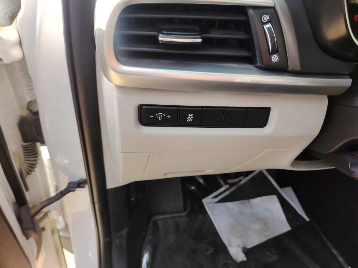 Car image 43