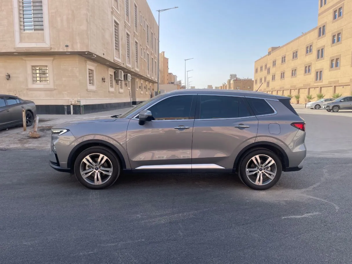 Car image 8