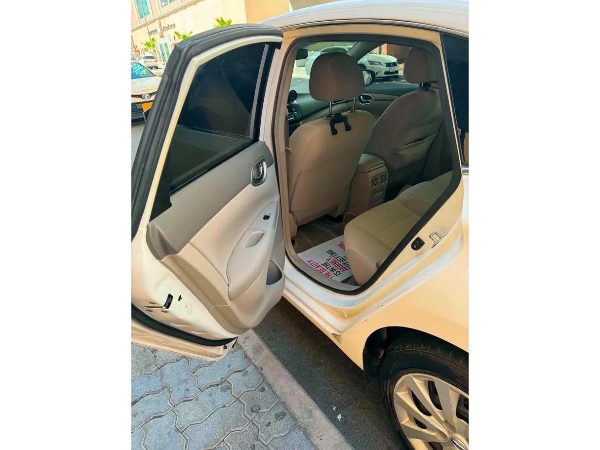 Car image 26