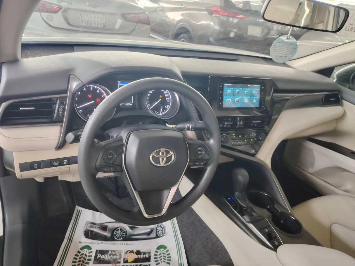 Car image 16