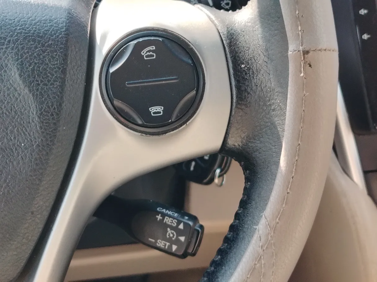 Car image 25