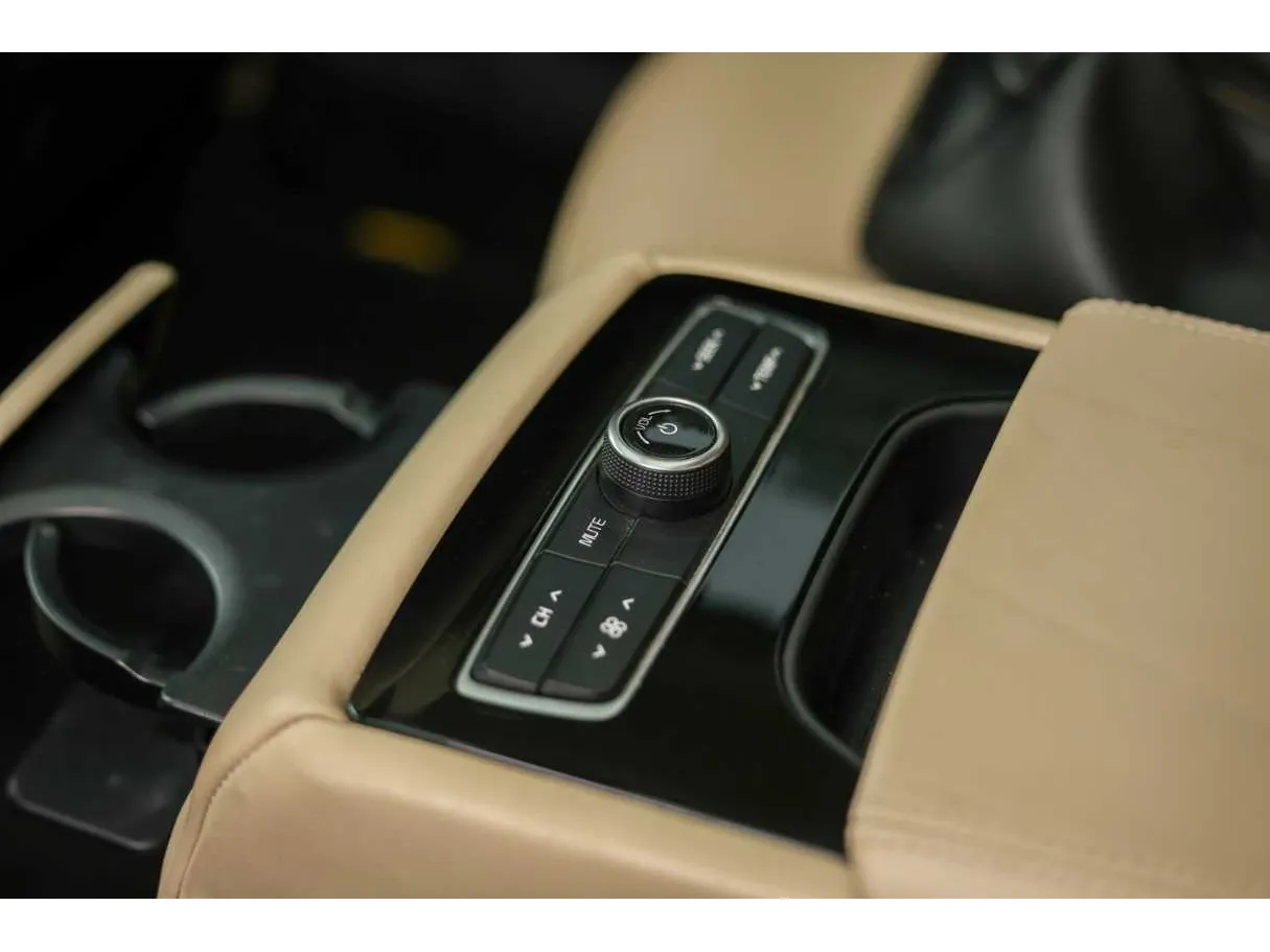 Car image 37
