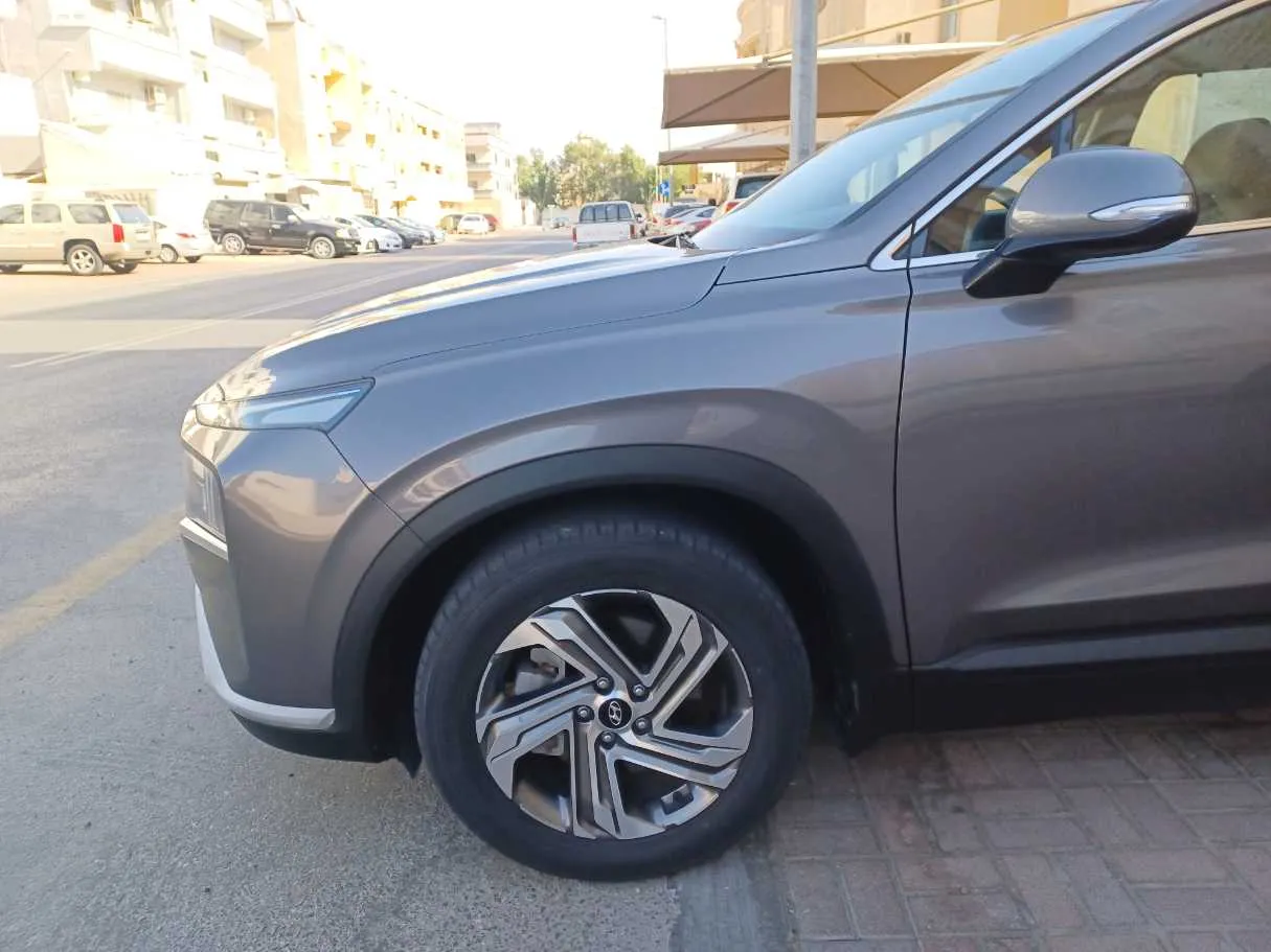 Car image 9