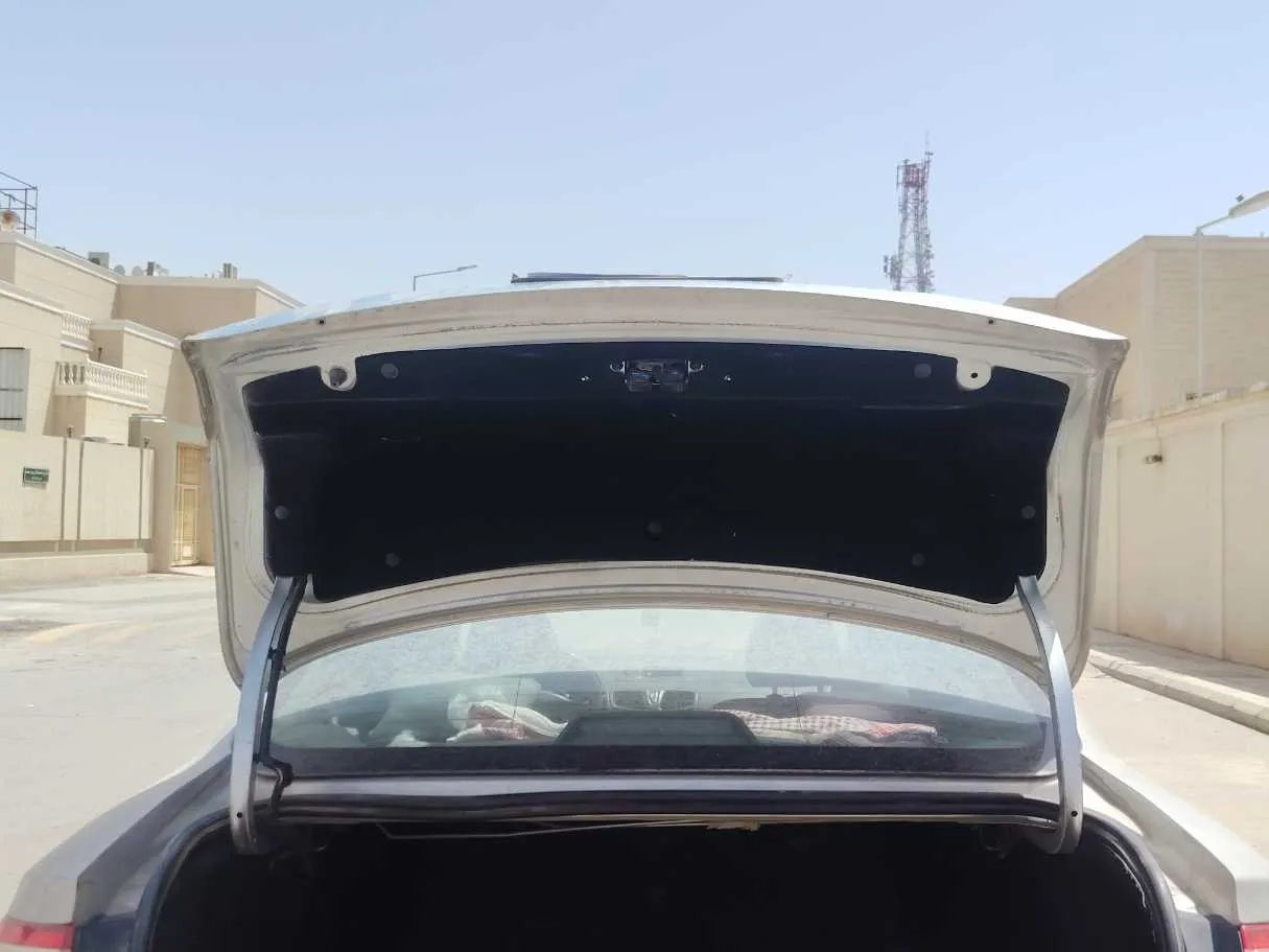 Car image 23