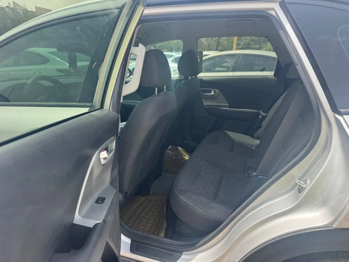 Car image 13
