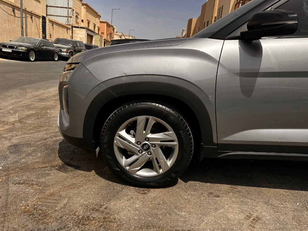 Car image 9