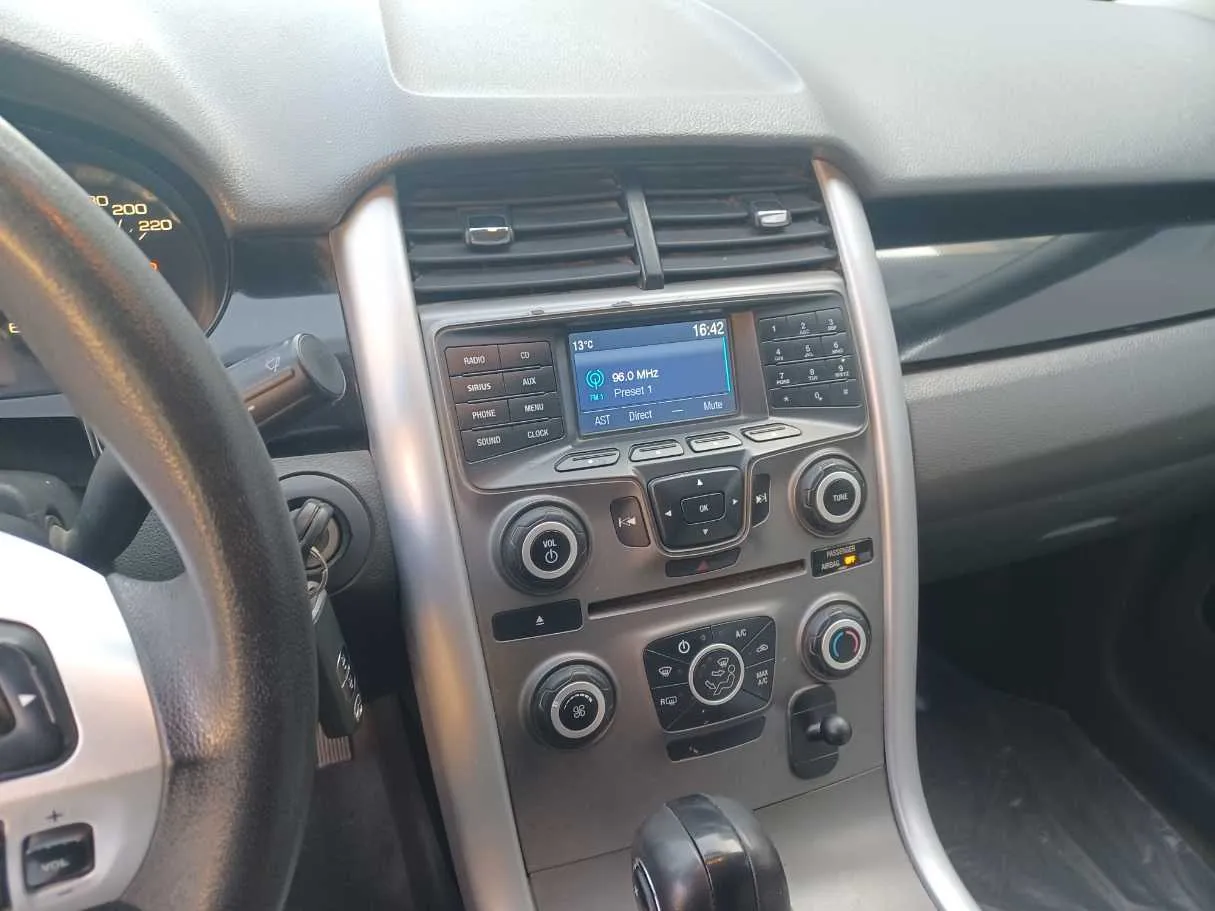 Car image 16