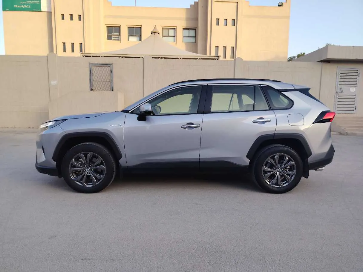 Car image 8