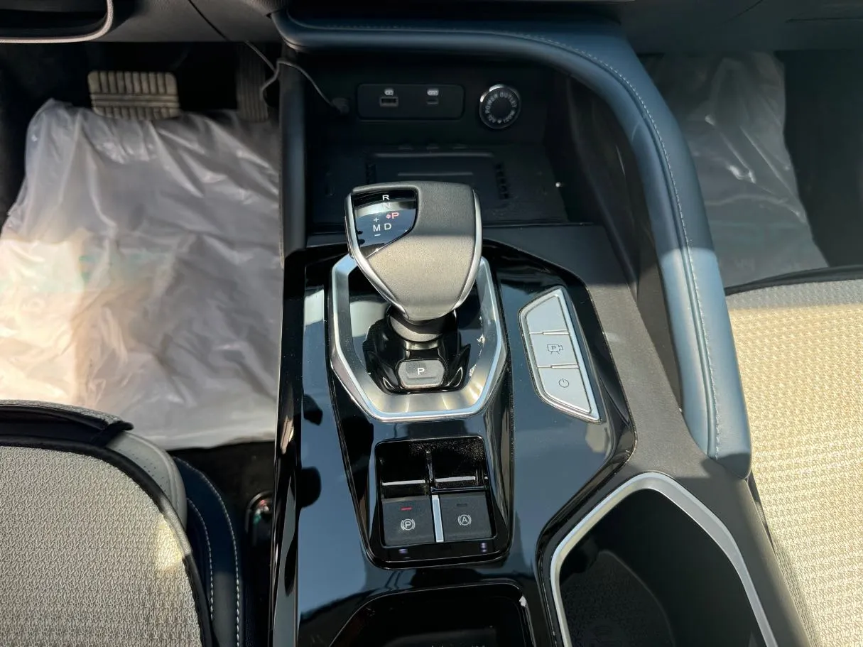 Car image 15