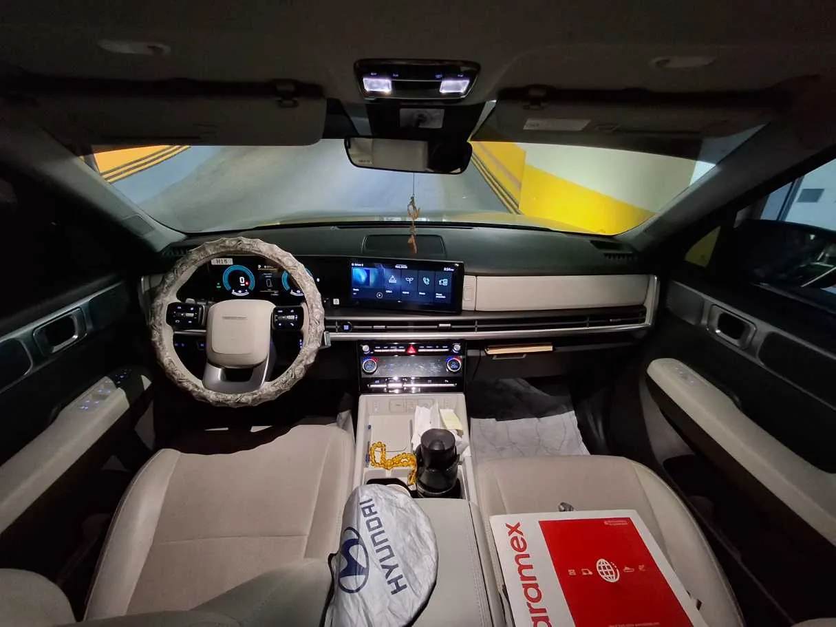 Car image 14