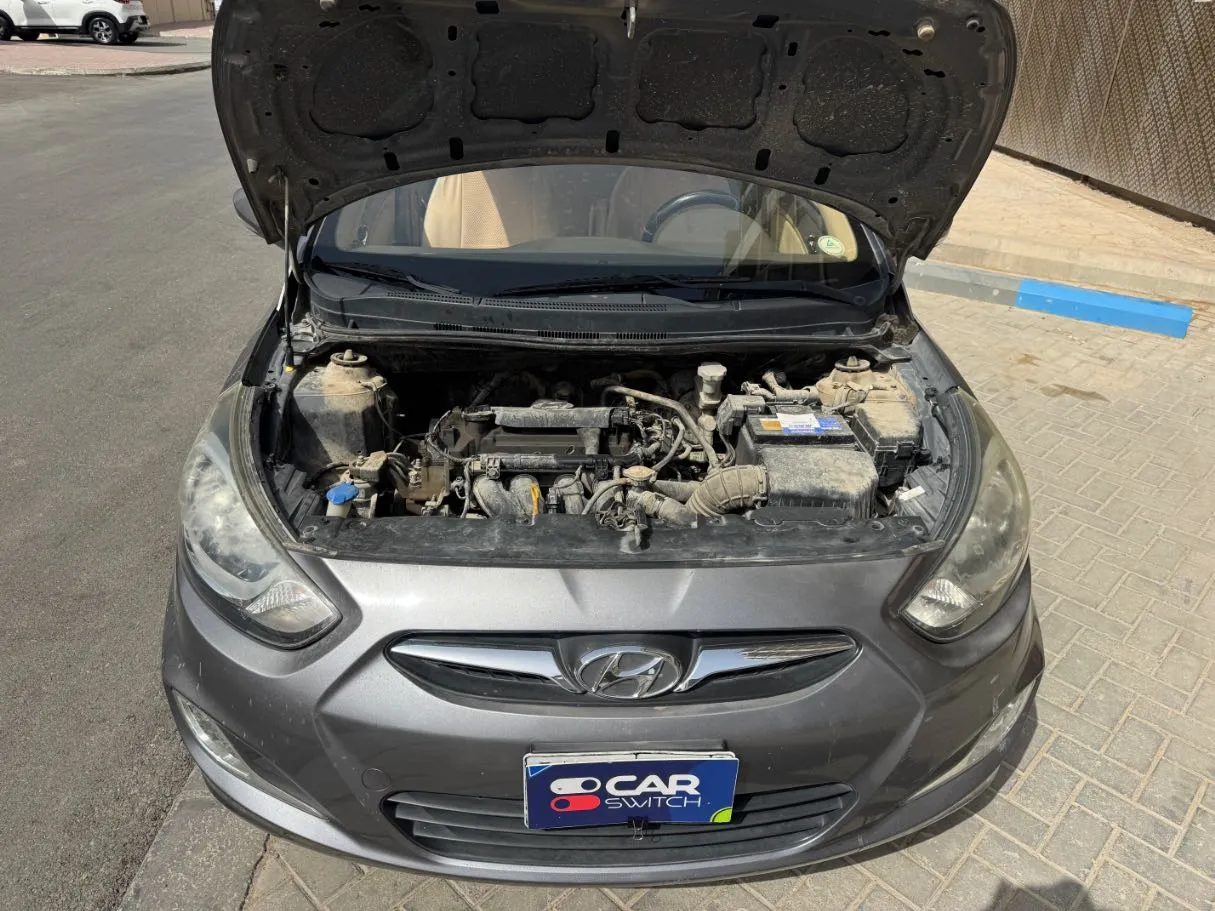 Car image 19