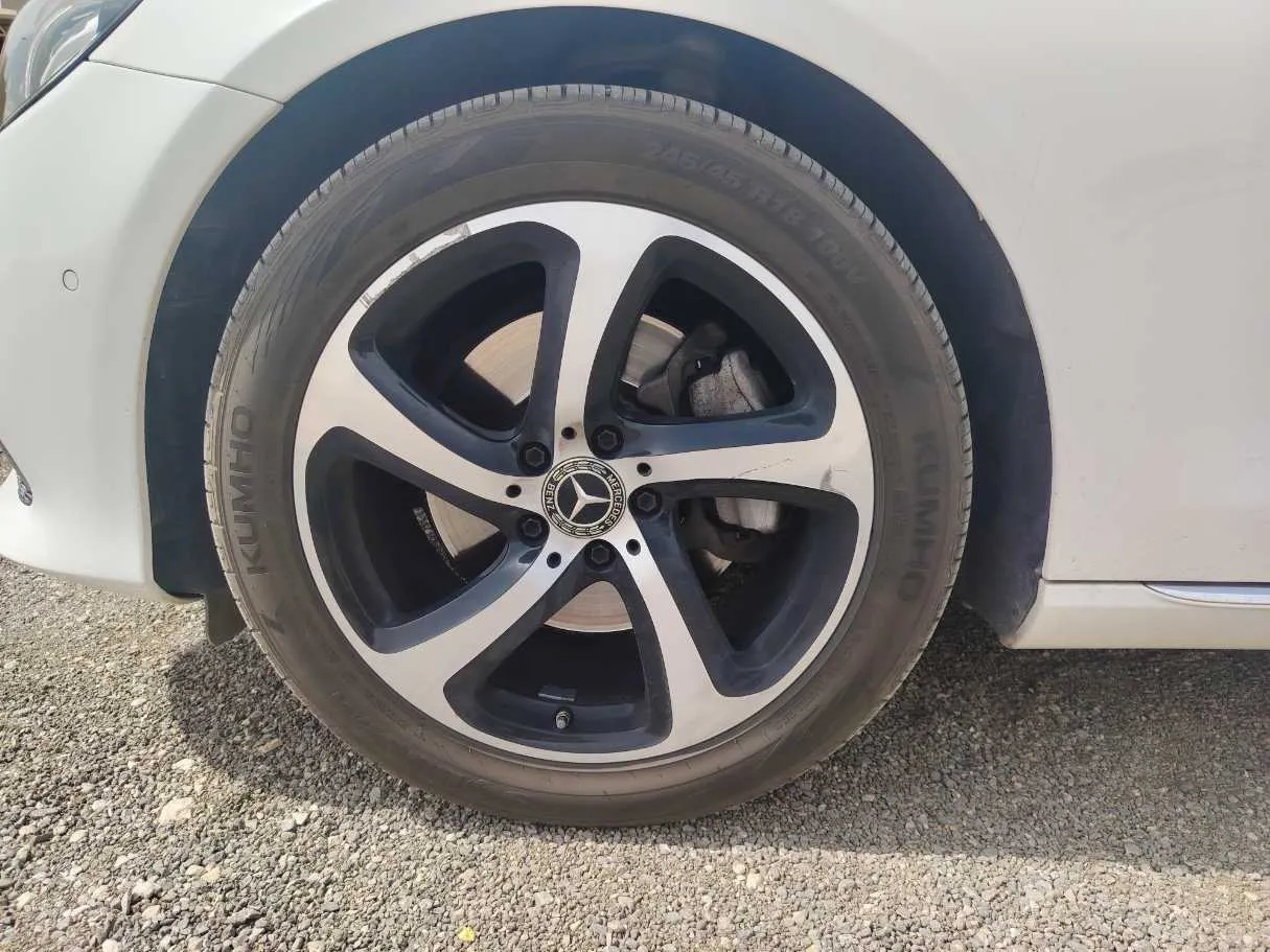 Car image 10