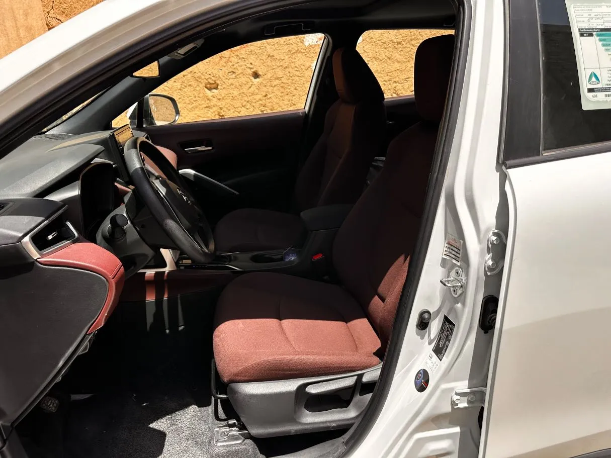 Car image 12