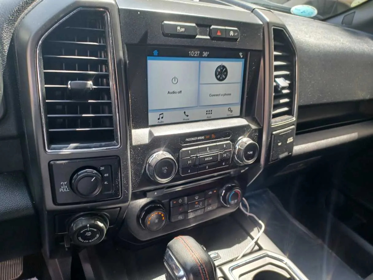 Car image 18