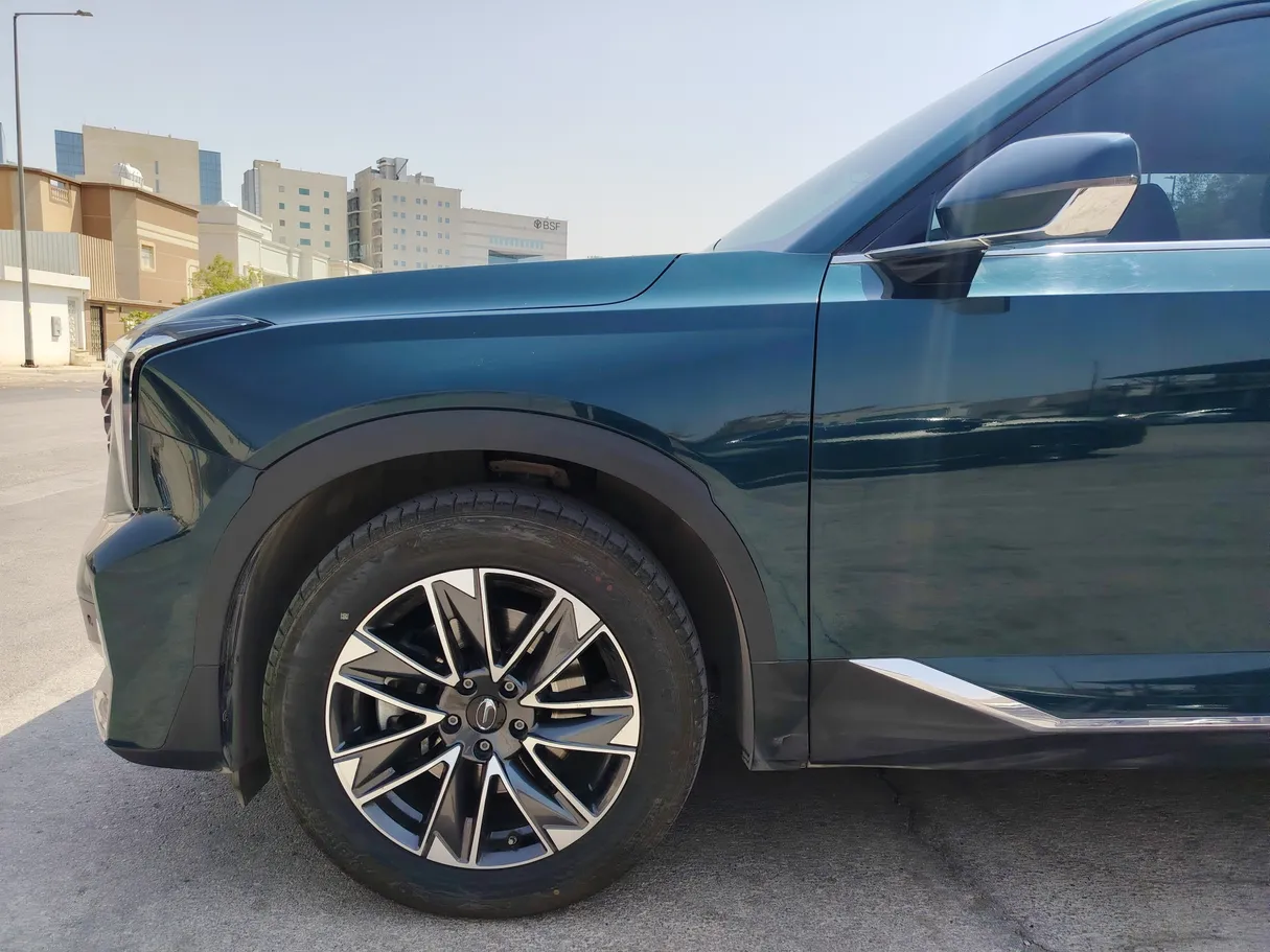 Car image 9