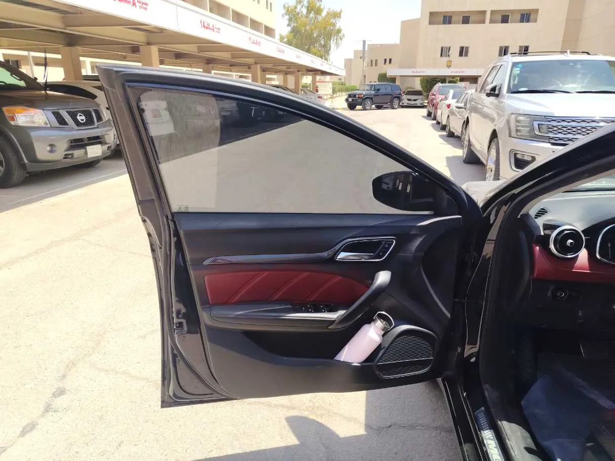 Car image 11