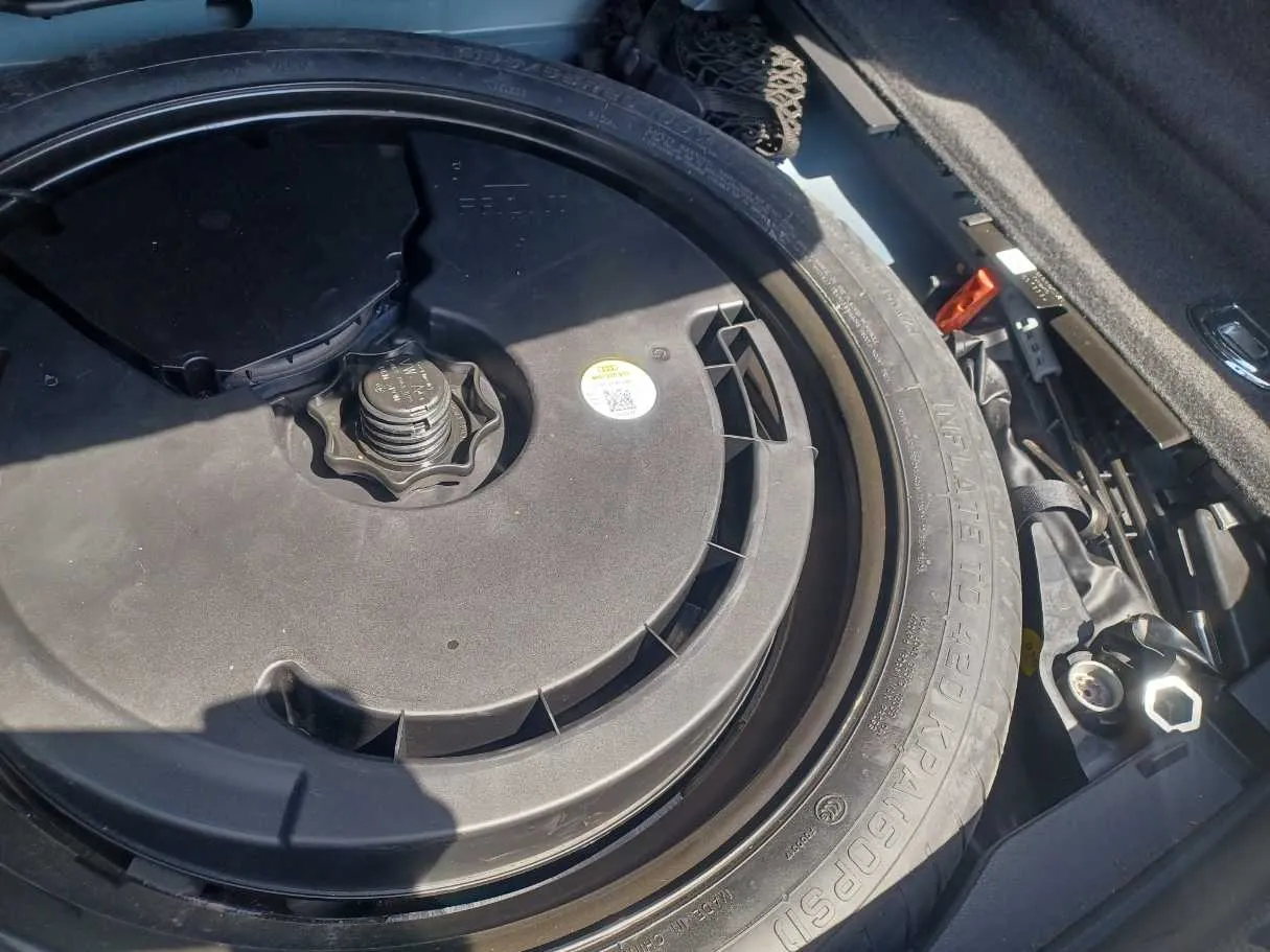 Car image 24