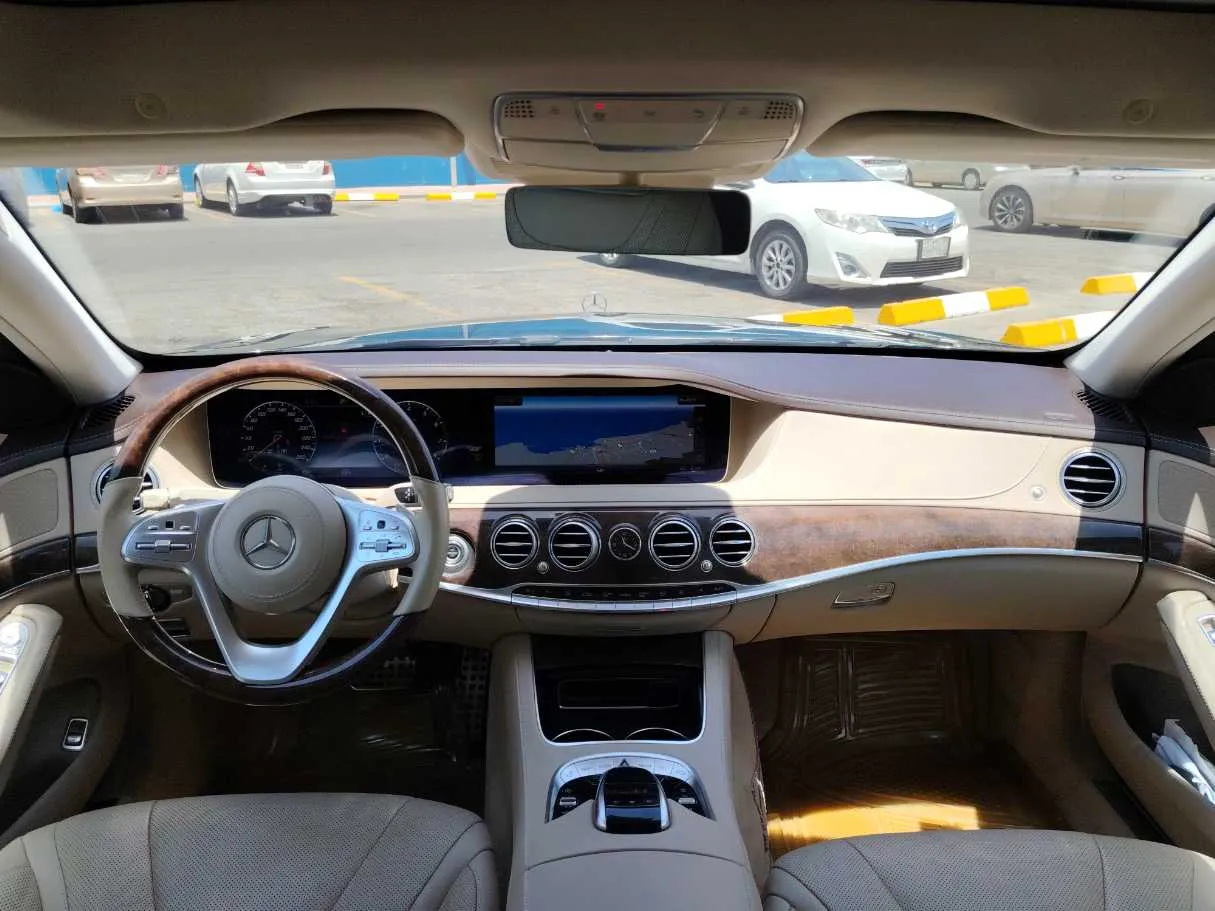 Car image 19