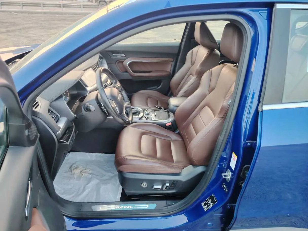 Car image 12