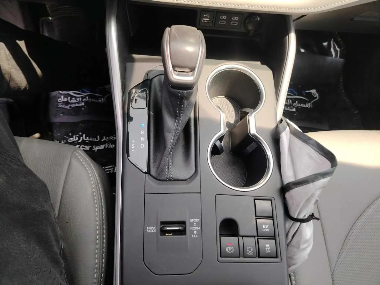 Car image 24