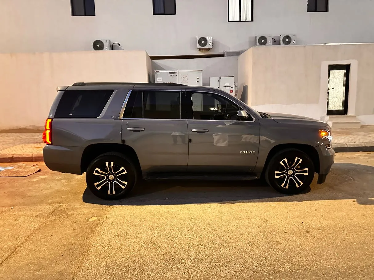Car image 4